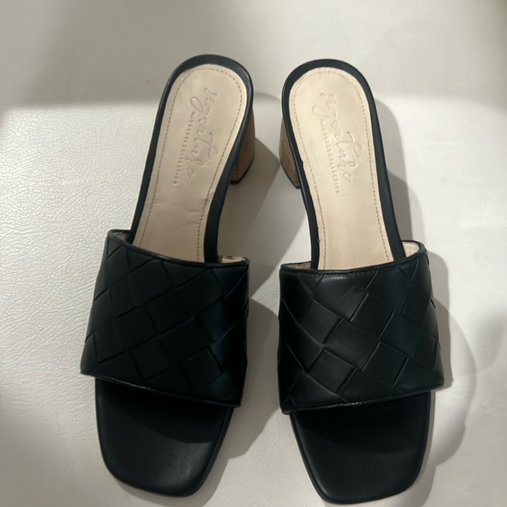 Signature shoes new size 10